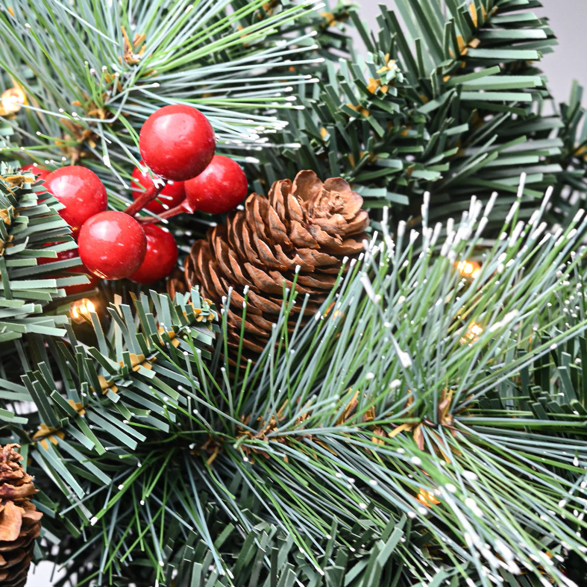 24" Battery Operated Christmas Wreath | OROA