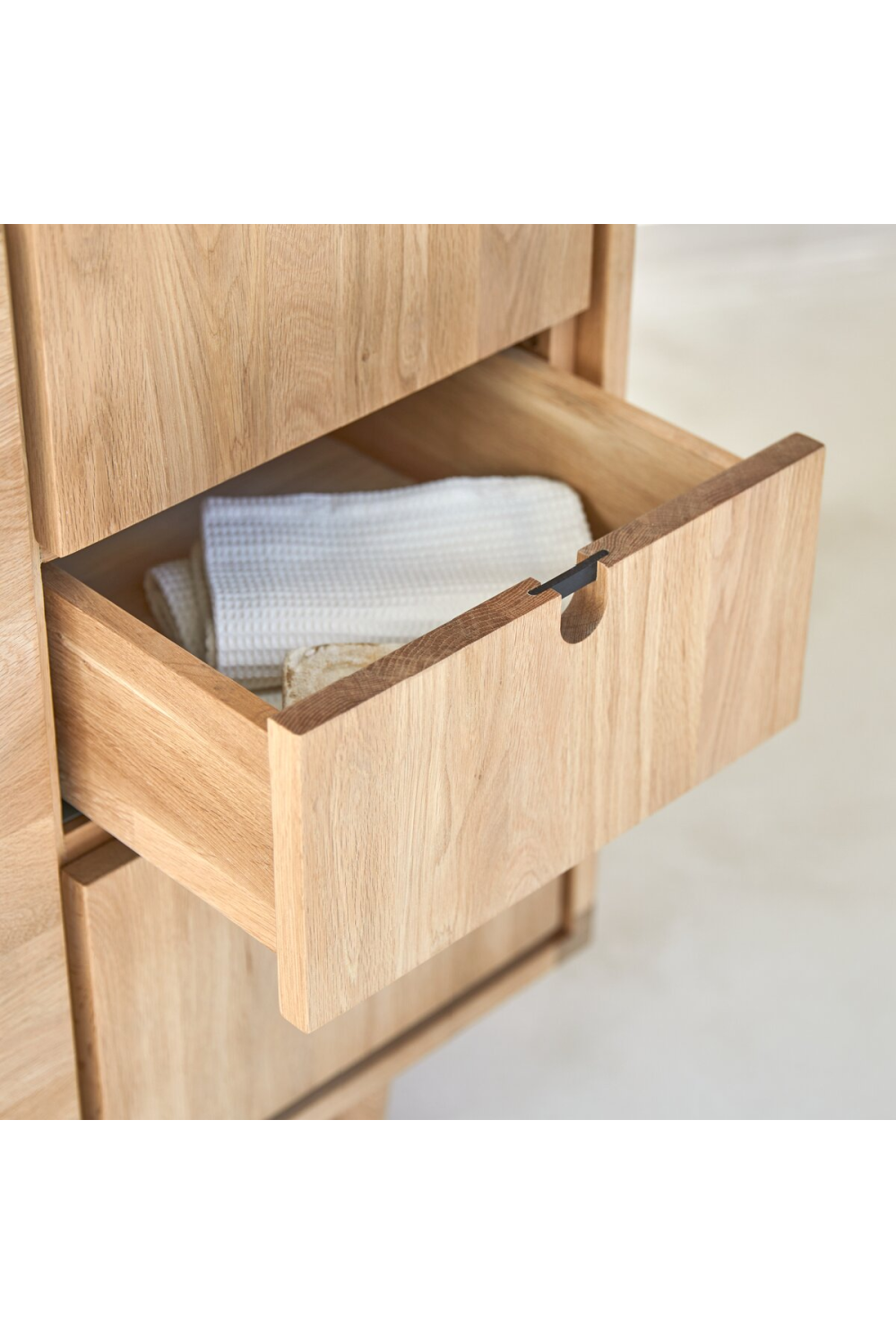 Contemporary Oak Vanity Unit | Tikamoon Jonak | OROA.COM