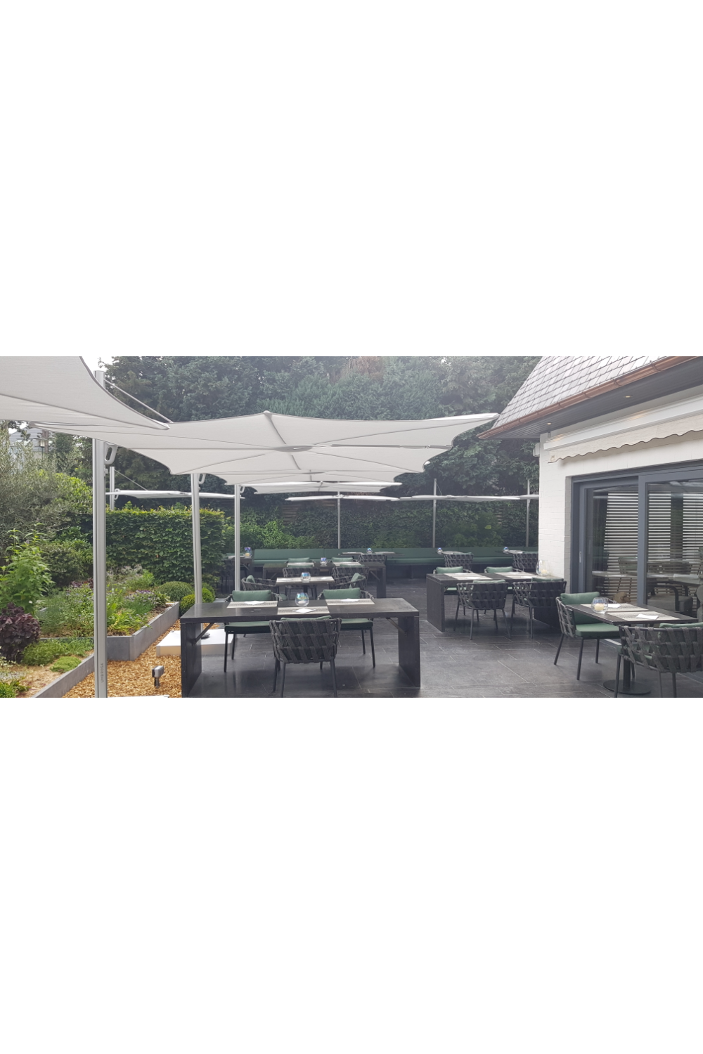 Cantilever Outdoor Umbrella ( 9’ 10’’) | Umbrosa Spectra | Oroa.com