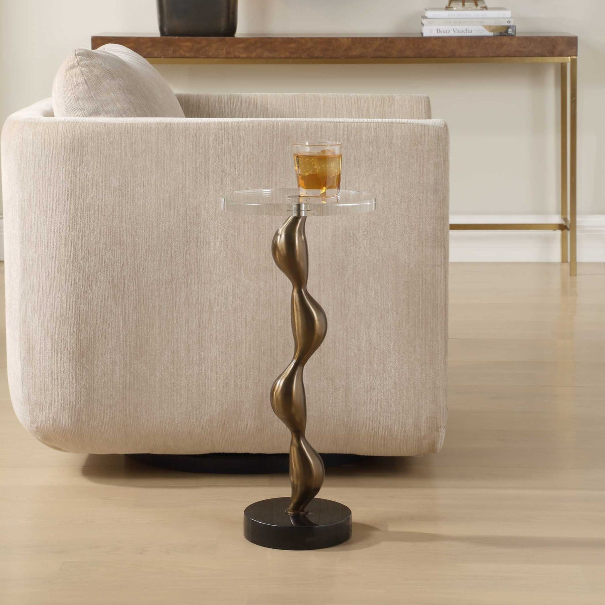 Modern European furniture - Crystal Round Drink Table - www.oroa.com