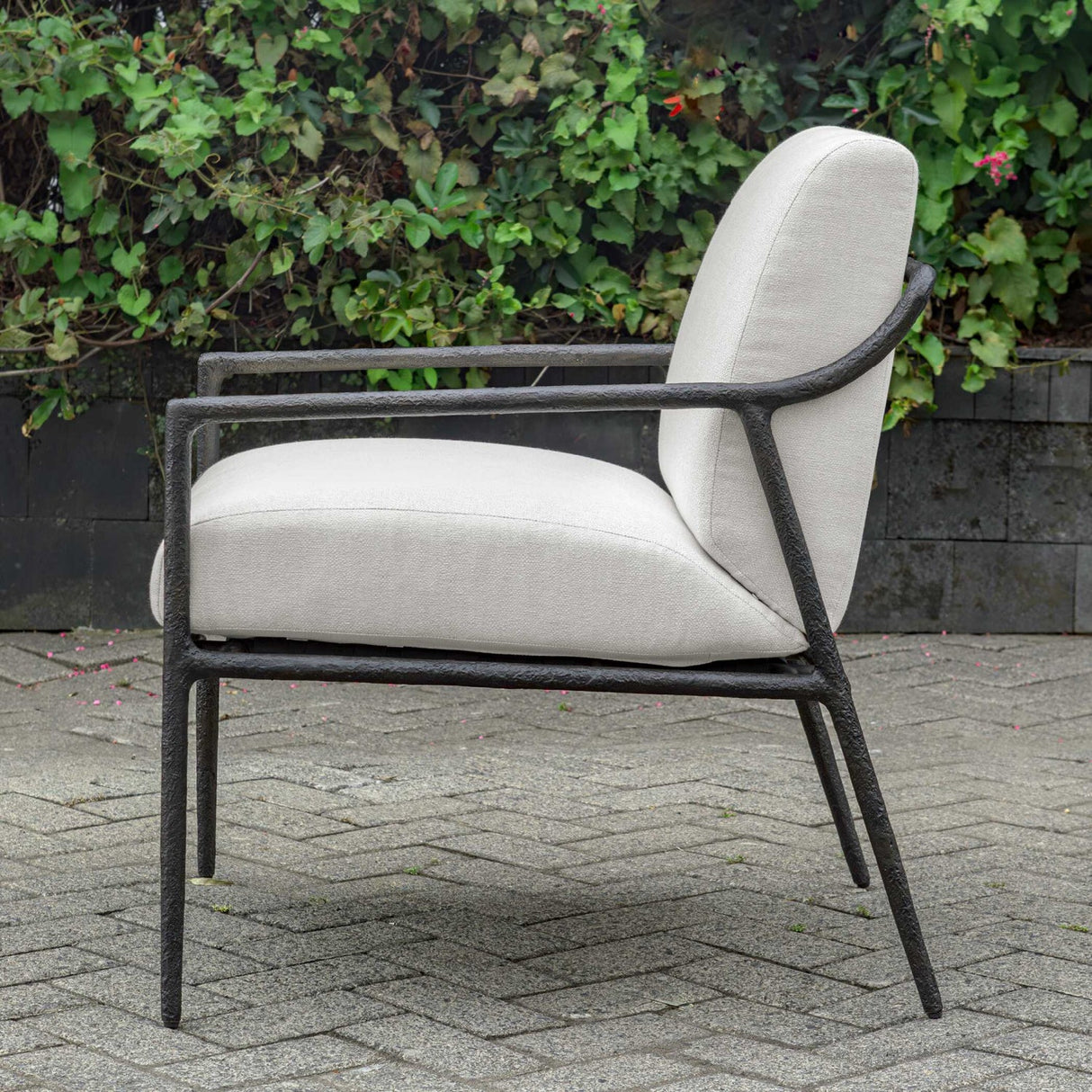 Modern European furniture - White Cushioned Outdoor Lounge Chair - www.oroa.com