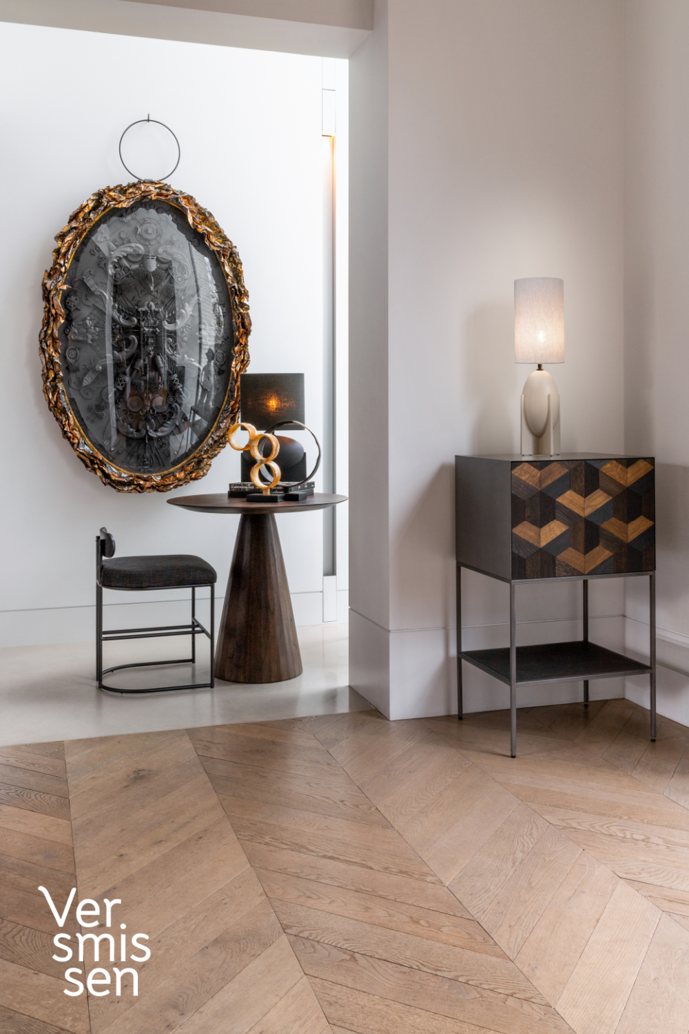 Mindi Pedestal Dining Table | Versmissen Congo | Oroa.com