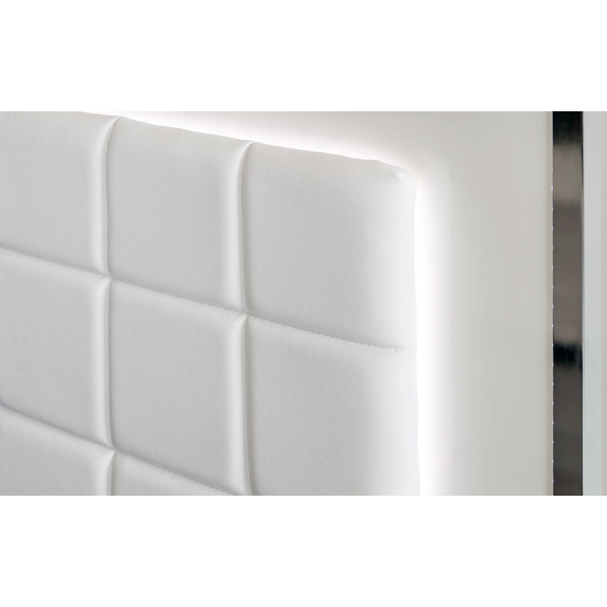 Tufted White Eco-Leather Bed | OROA Modern San Marino