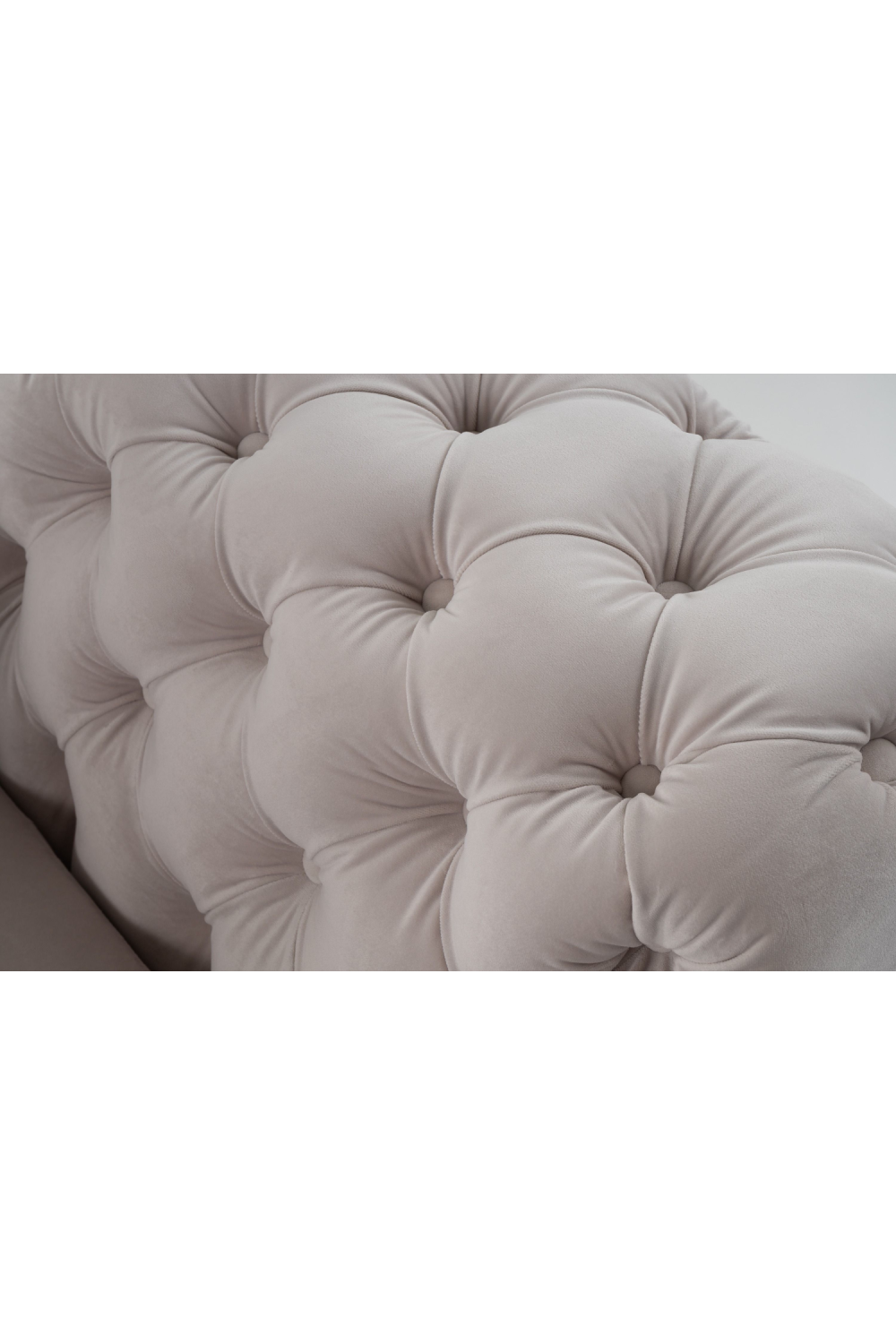 Button-Tufted Velvet Lounge Chair | OROA Modern Clarice | Oroa.com