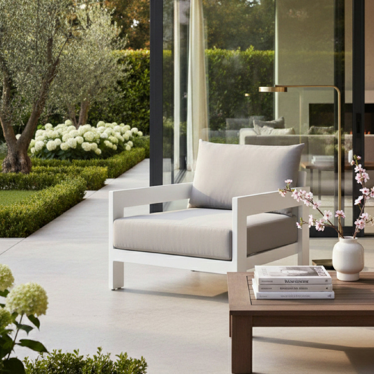 Aluminum-Framed Outdoor Lounge Chair | OROA Modern Wake