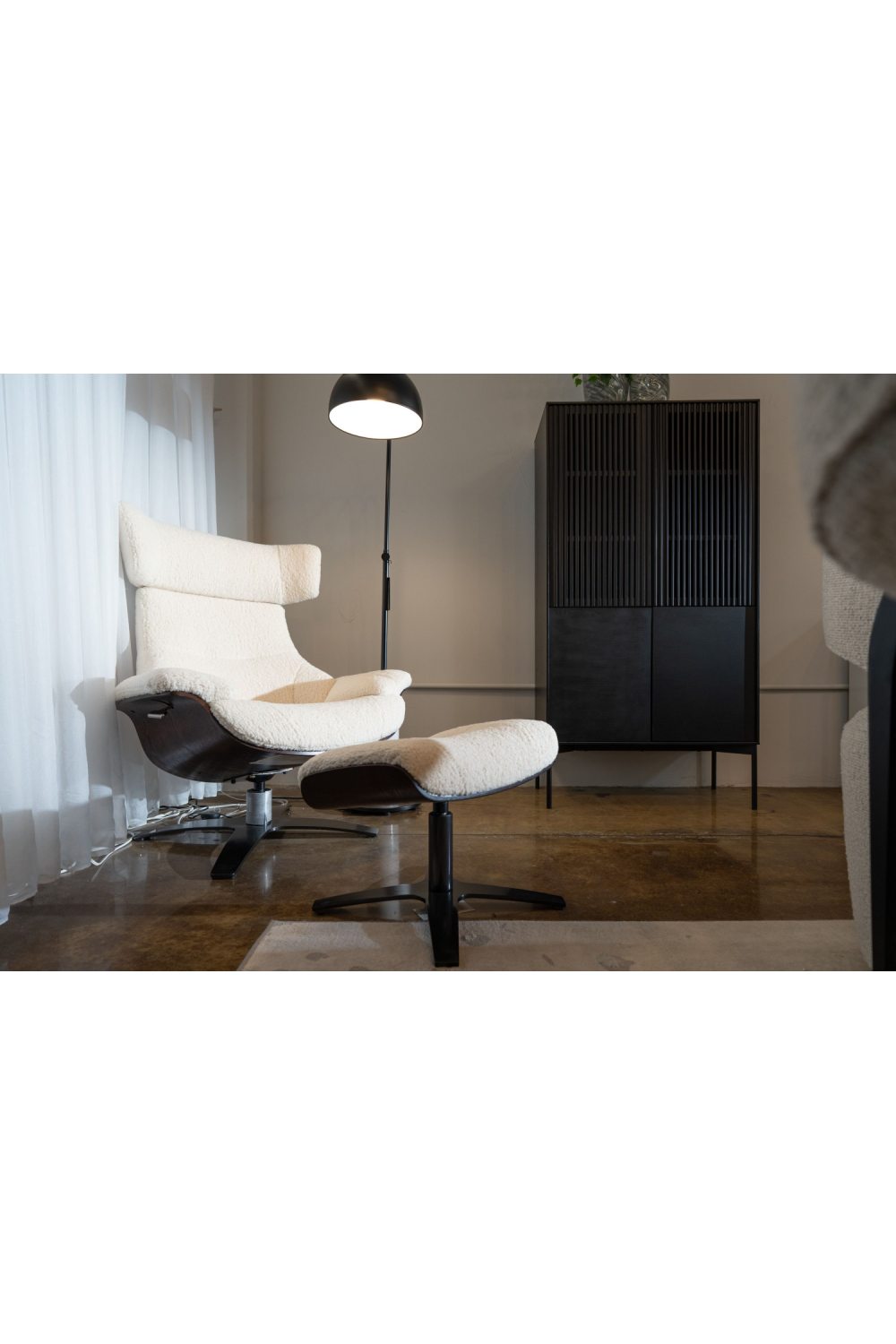 Beige Lounge Chair & Ottoman | OROA Modern Zahara | Oroa.com