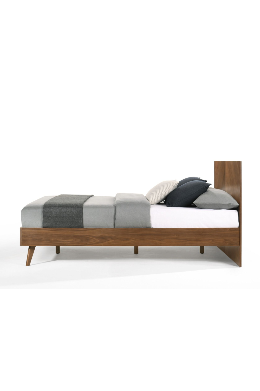 Walnut Veneer Bed | OROA Modern Nova | Oroa.com