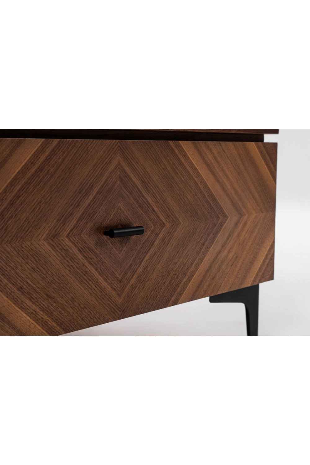 1-Drawer Walnut Veneer Nightstand | Oroa.com