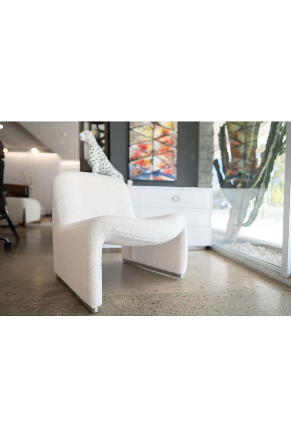 White Sloped-Back Accent Chair | OROA Modern Lito | Oroa.com