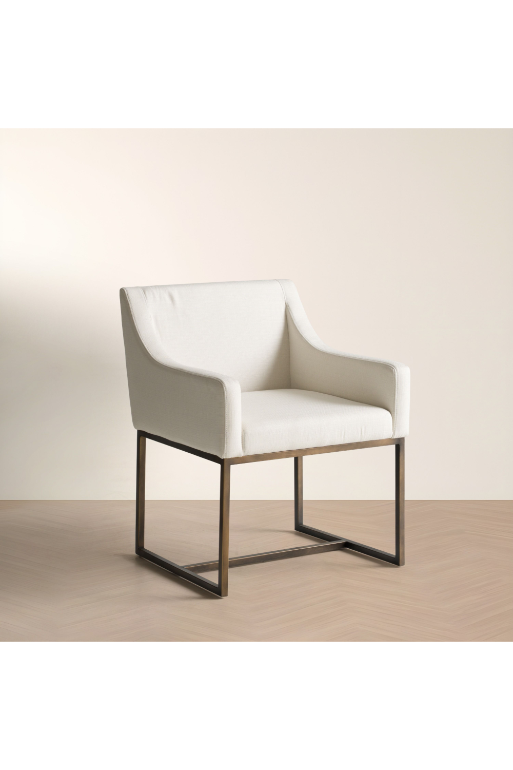Sloped-Arm Dining Chair | OROA Modern Elijah | Oroa.com