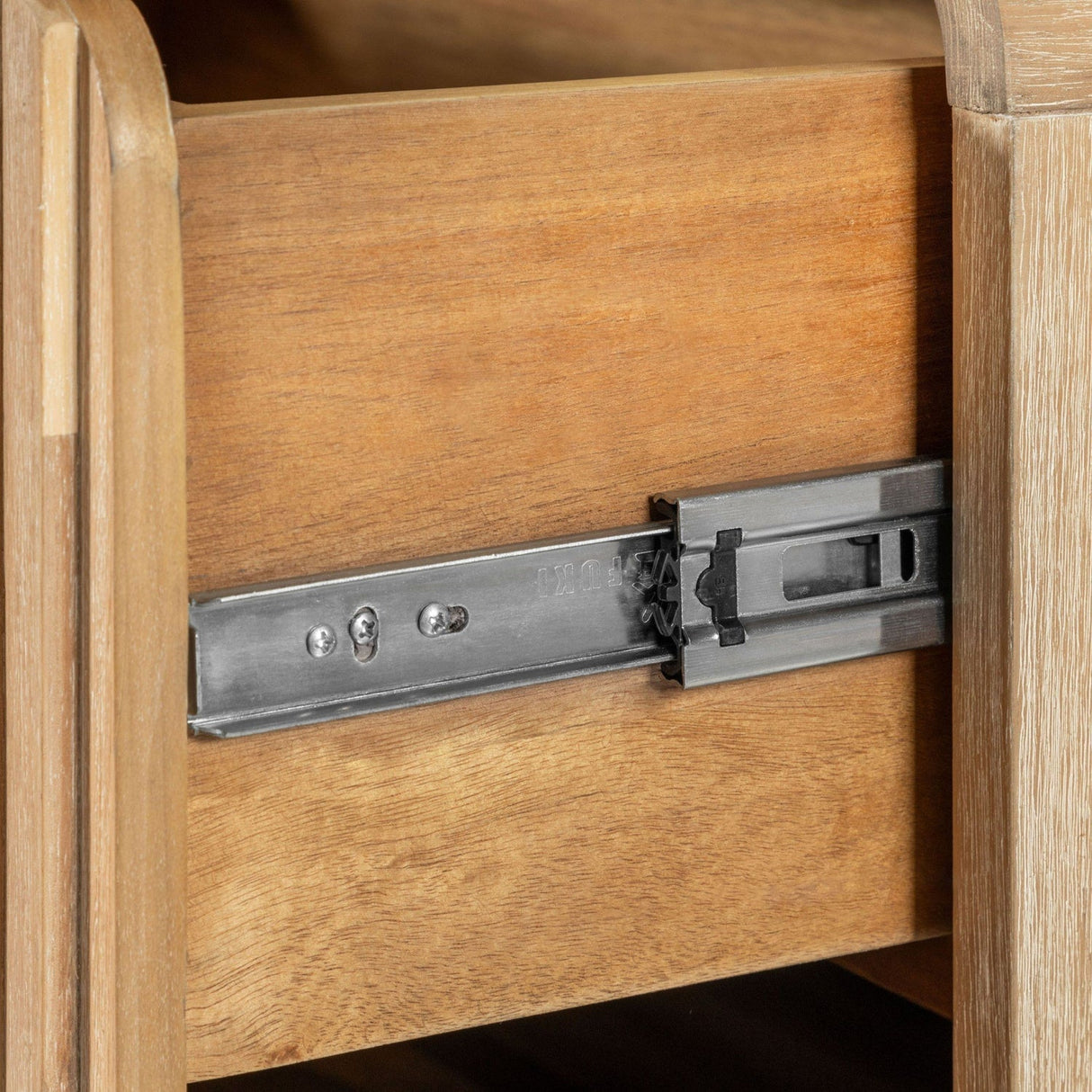 Natural Oak 4-Drawer Chest | OROA Modern Mikala | Oroa.com