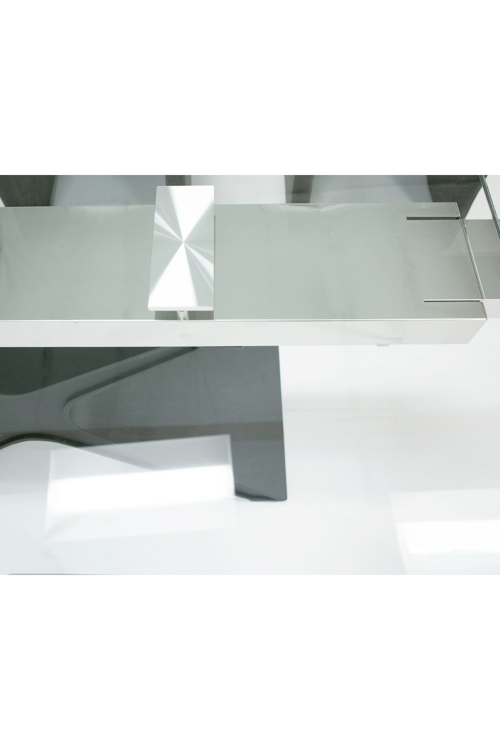 Black Glass Extendable Dining Table | OROA Modern Adler | Oroa.com
