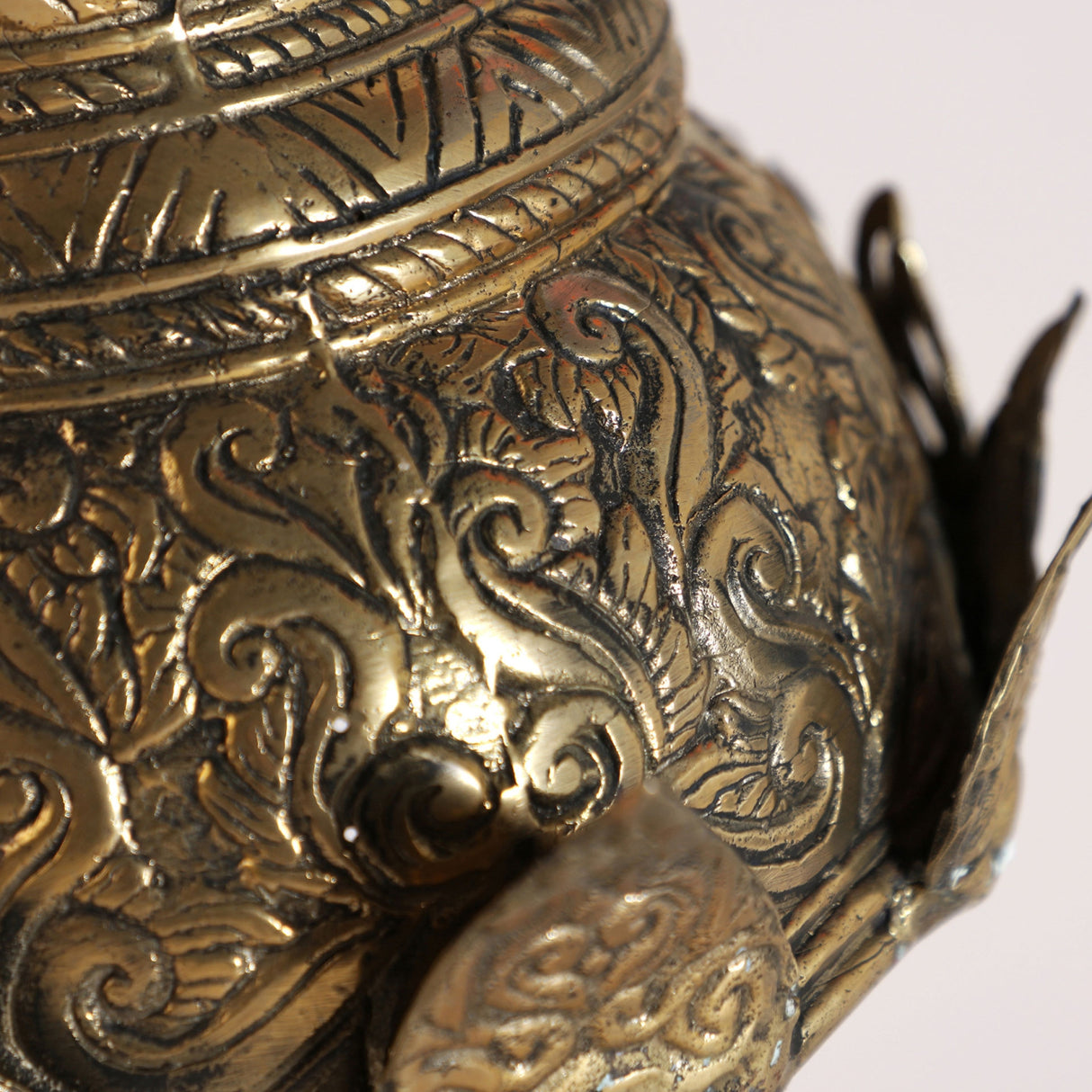 Bronze Carved Decorative Figure | Oroa.com