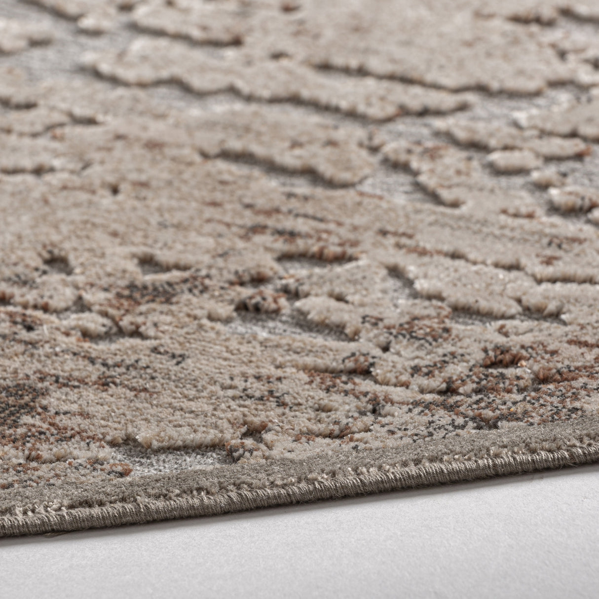 Brown-Toned Round Viscose Carpet | Oroa.com