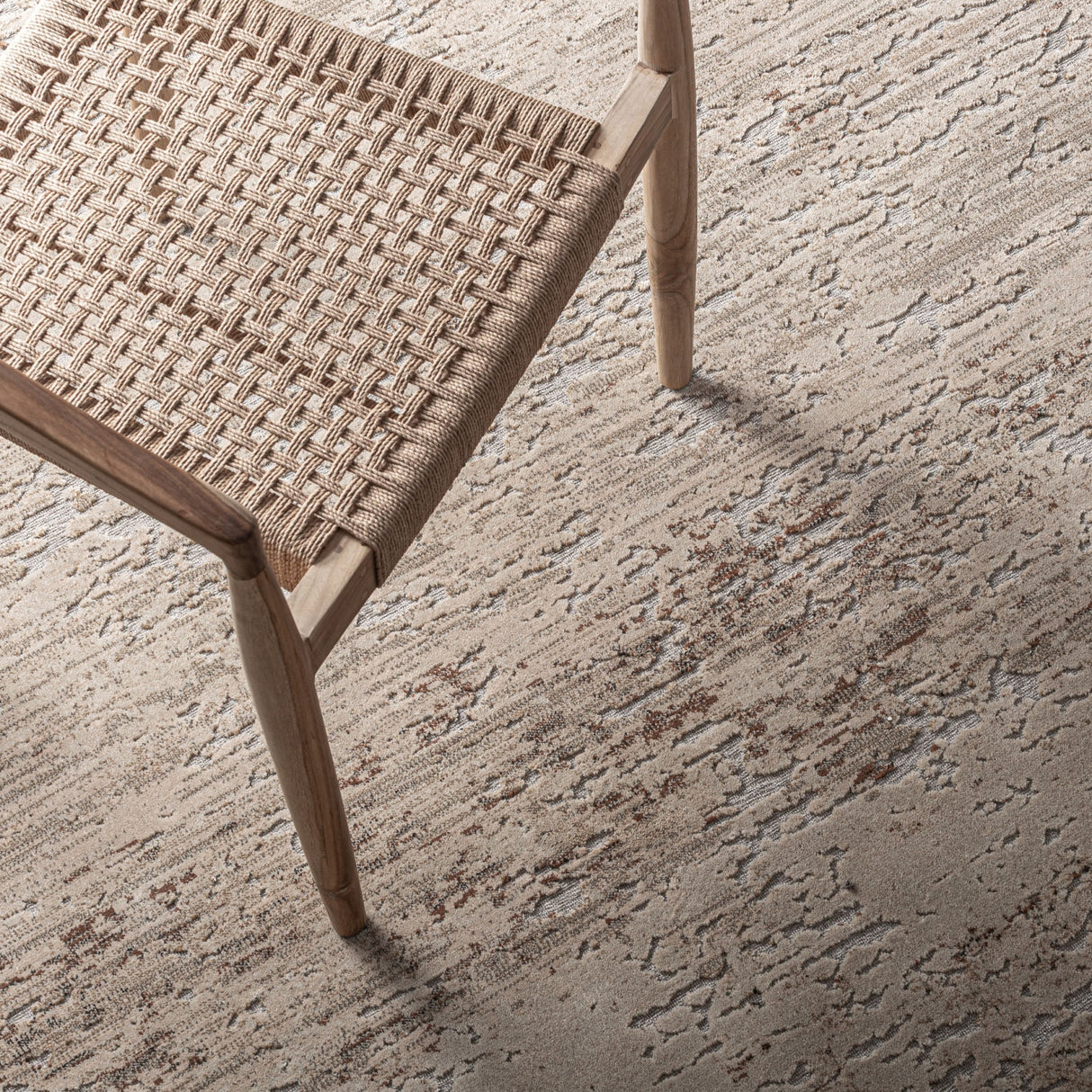 Brown-Toned Round Viscose Carpet | Oroa.com