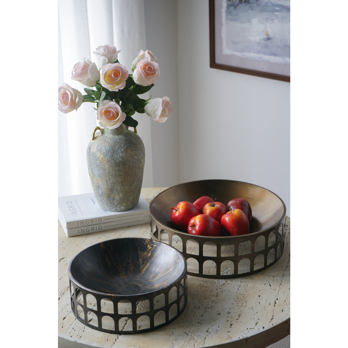 Round Iron Trays with Black and Gold Finish | OROA