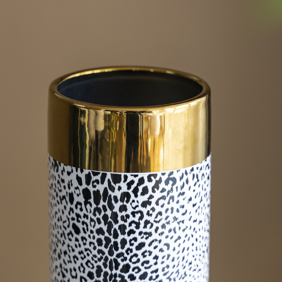 Modern European furniture - Ceramic Decorative Vase - www.oroa.com