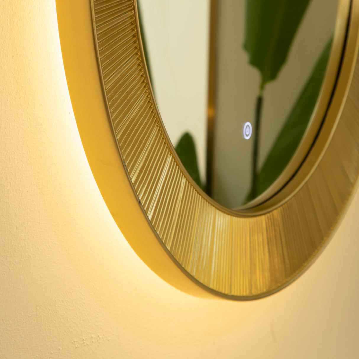 31'' Cyclis Gold Frame Mirror | OROA