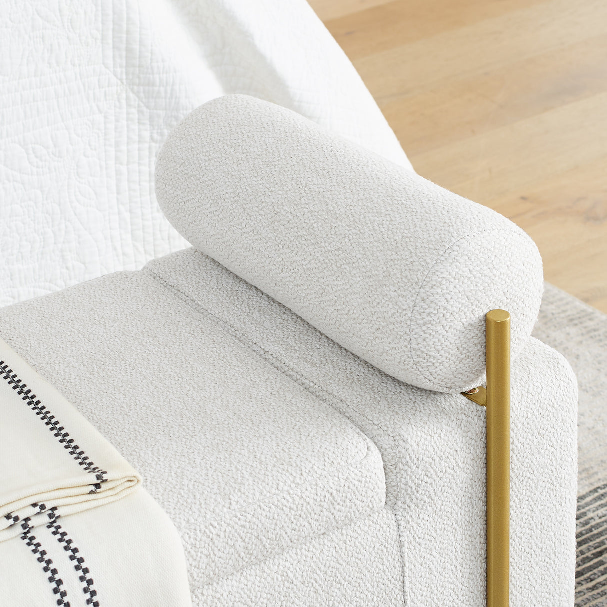 White Upholstered Linen Storage Bench | OROA