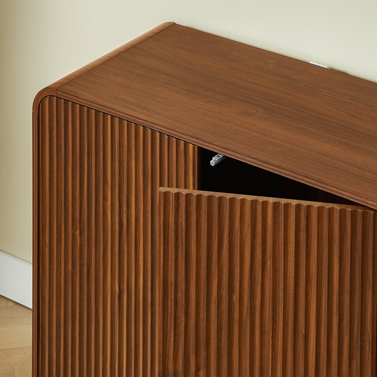 Modern Vertical Fluted Entryway Sideboard | OROA