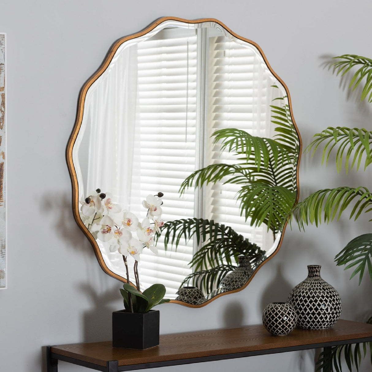 Hospitality furniture - Gold Scalloped Round Mirror - www.oroatrade.com