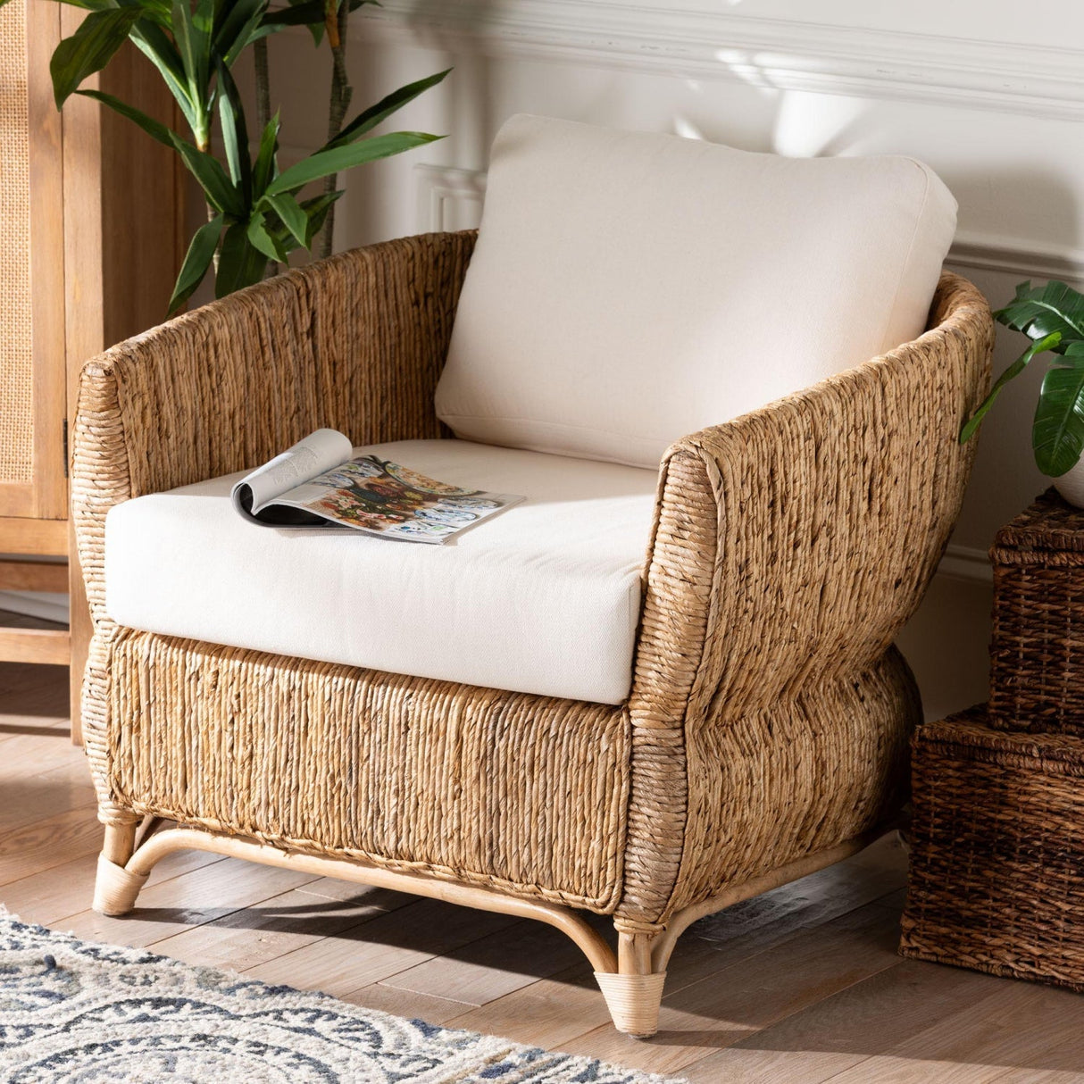 Modern European furniture -Cushioned Woven Seagrass Lounge Chair- www.oroa.com