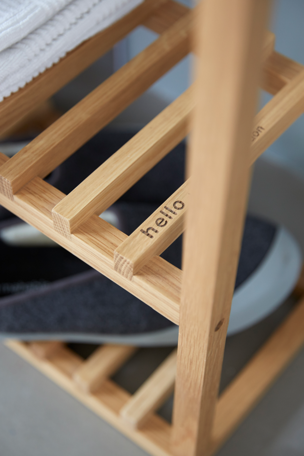 White Rectangular Console Table with Storage | Wireworks Hello | Oroa.com