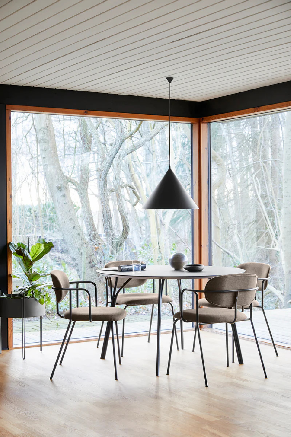 Minimalist Round Dining Table M | WOUD Tree | OROA.com