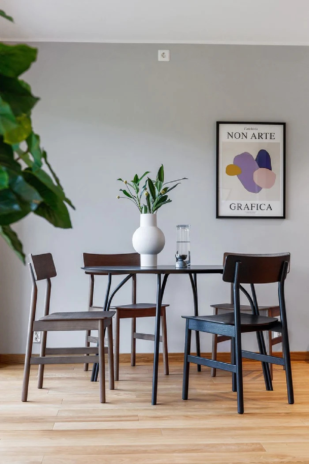 Minimalist Round Dining Table M | WOUD Tree | OROA.com