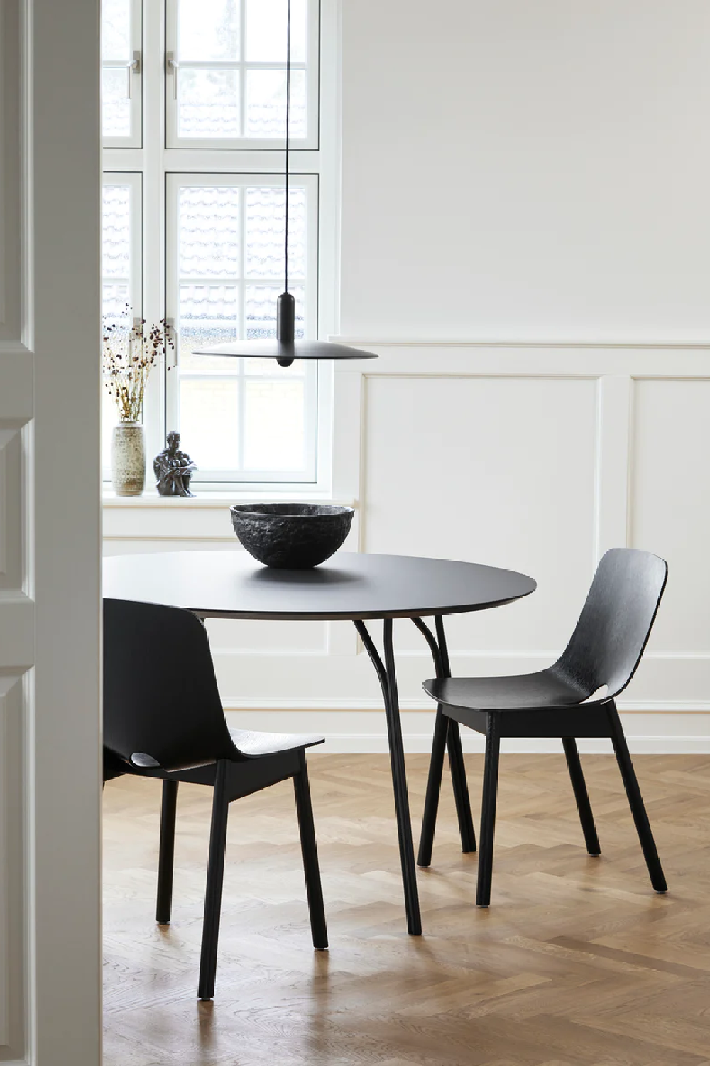 Minimalist Round Dining Table M | WOUD Tree | OROA.com