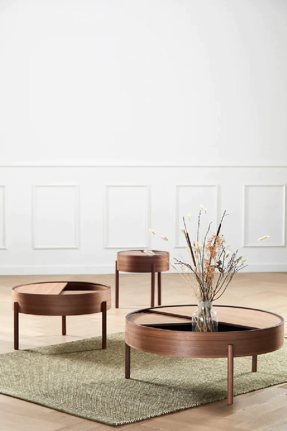 Contemporary Round Side Table | WOUD Arc | OROA.com
