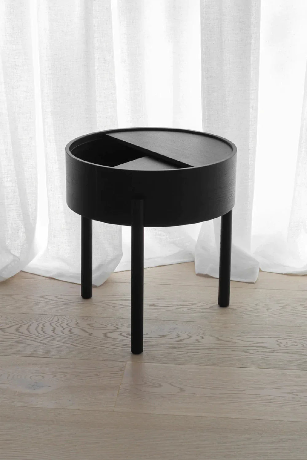 Contemporary Round Side Table | WOUD Arc | OROA.com