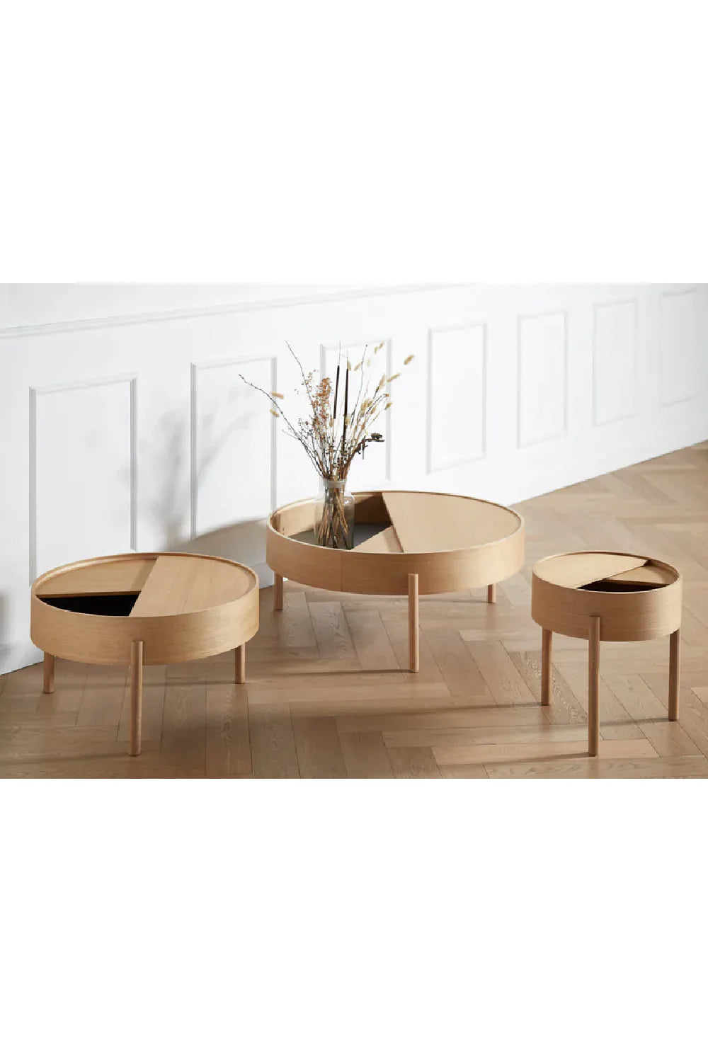 Contemporary Round Side Table | WOUD Arc | OROA.com