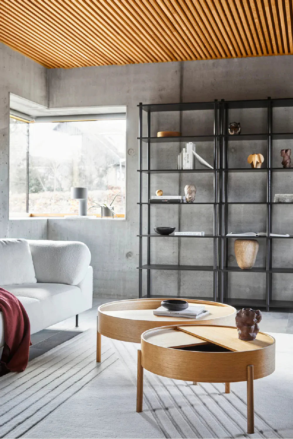 Contemporary Round Coffee Table M | WOUD Arc | OROA.com