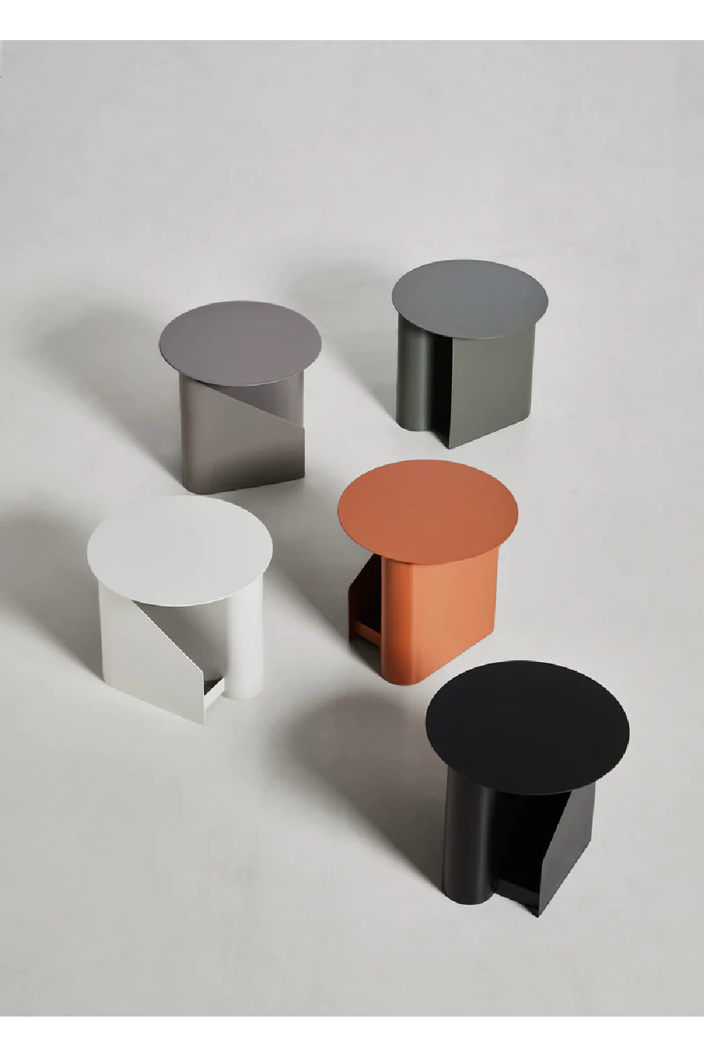 Metal Modern Side Table | WOUD Sentrum | OROA.com