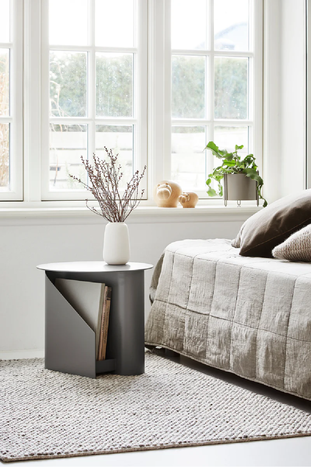 Metal Modern Side Table | WOUD Sentrum | OROA.com