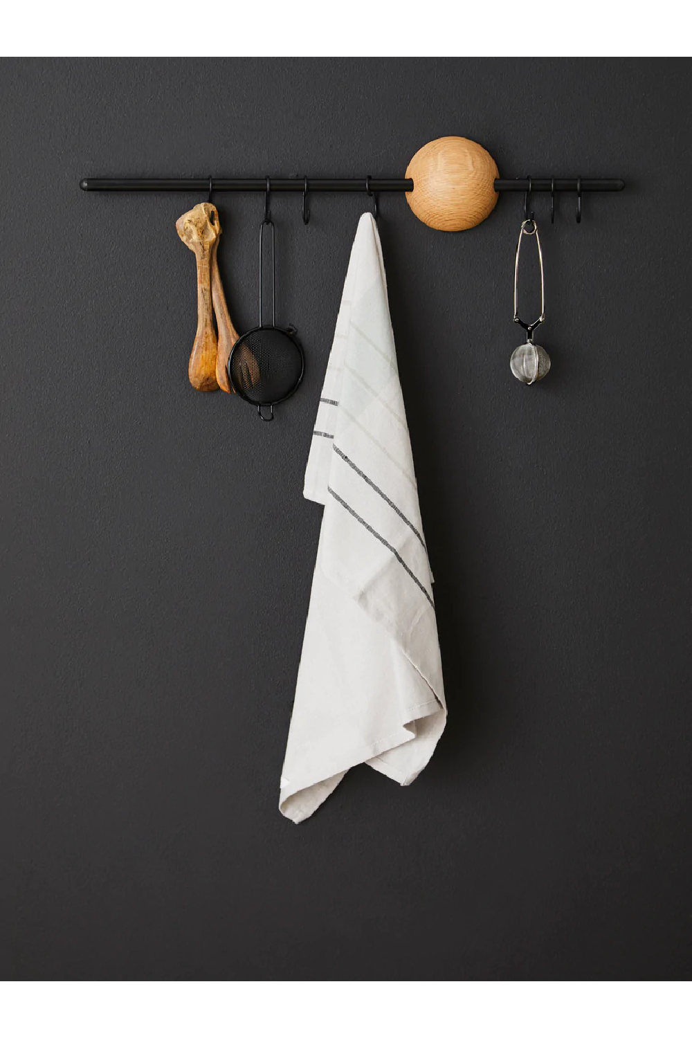 Oak Minimalist Rack | WOUD Hoop | OROA.com