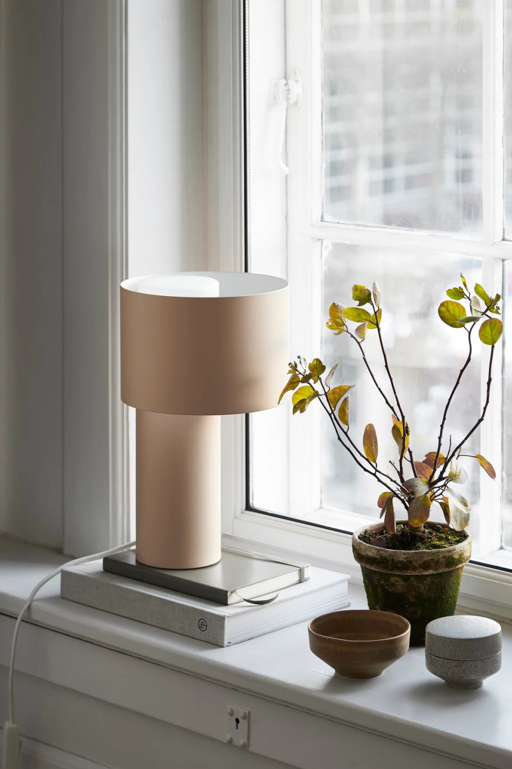 Graphical Modern Table Lamp | WOUD Tangent | OROA.com