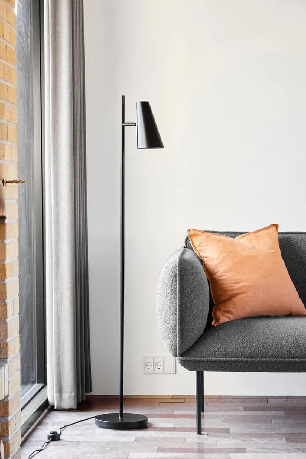 Conical Minimalist Floor Lamp | Oroa.com