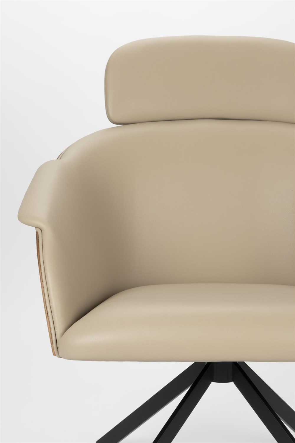 Beige Leather Lounge Chair | Oroa.com