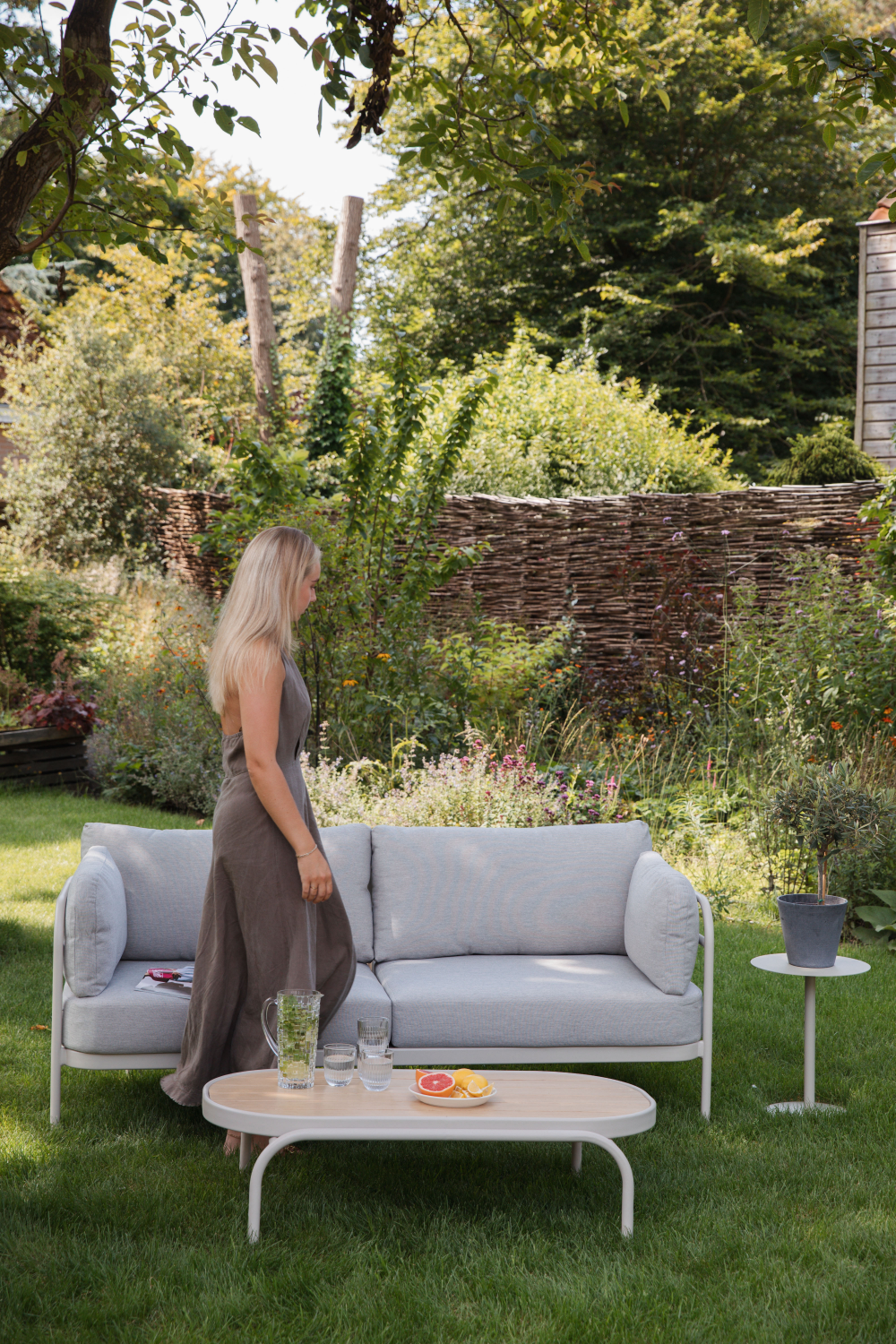 Beige Aluminum Coffee Table | Zuiver Vista | OROA.com