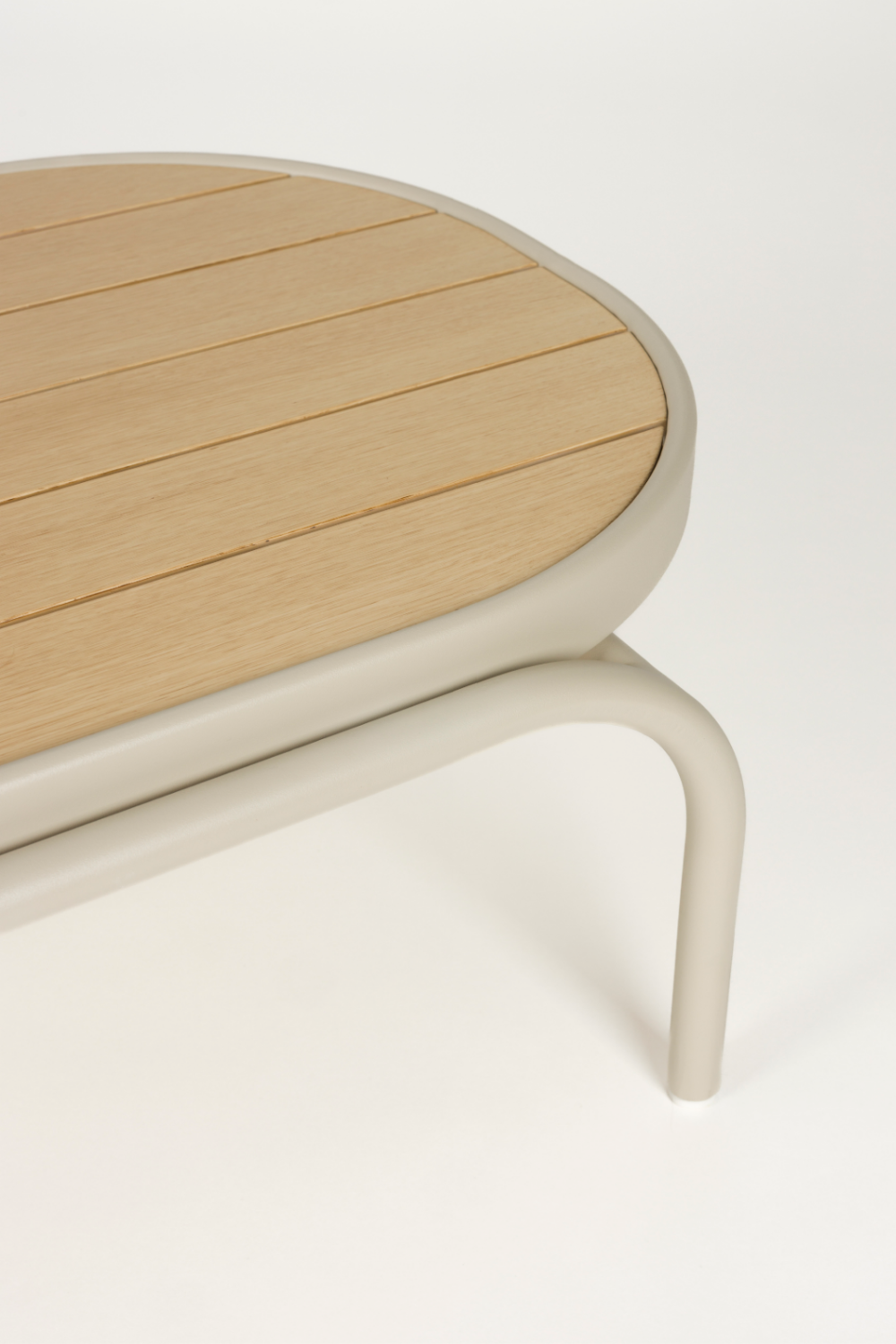 Beige Aluminum Coffee Table | Zuiver Vista | OROA.com