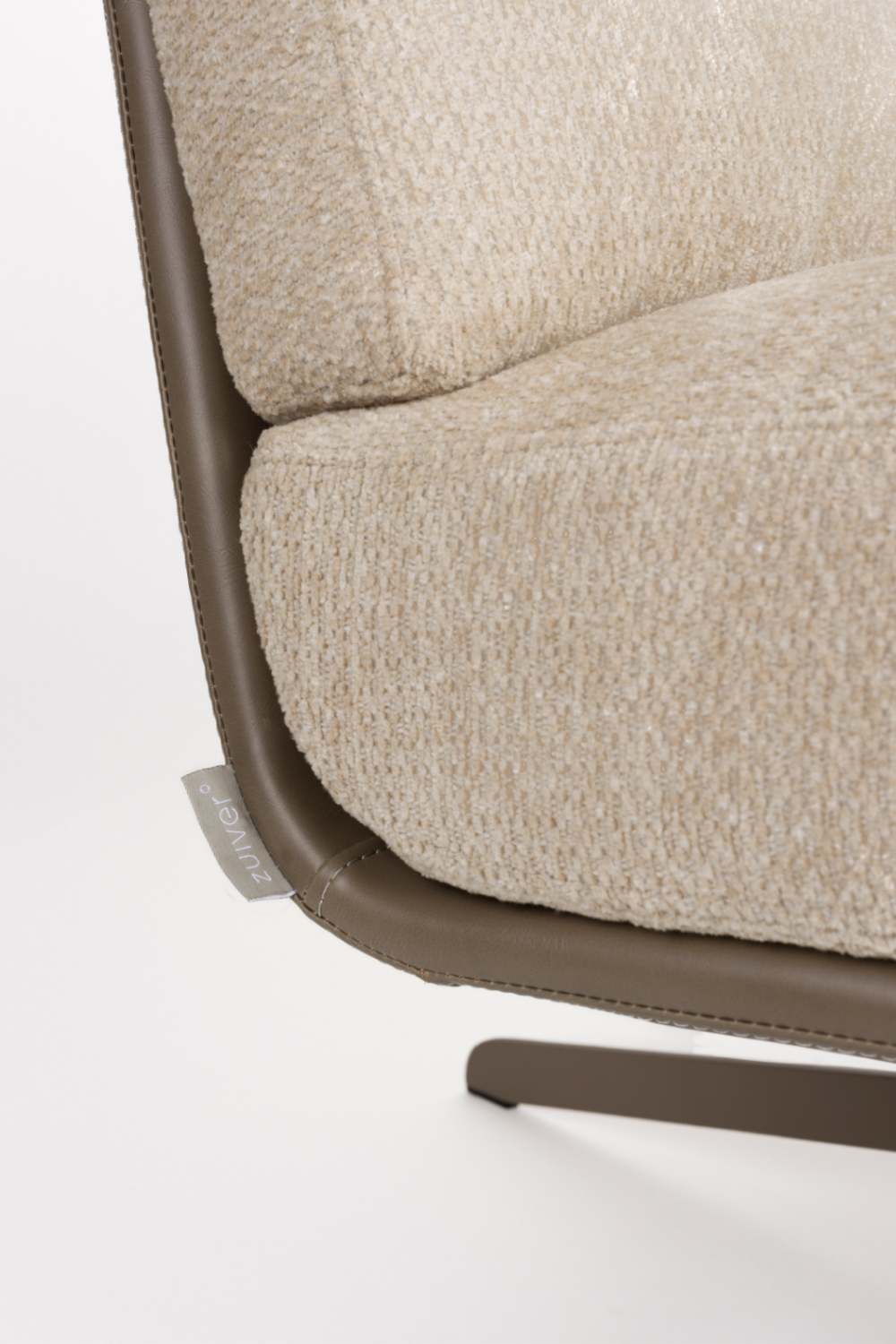 Cream Leather Swivel Lounge Chair | Zuiver Benjamin | OROA.com