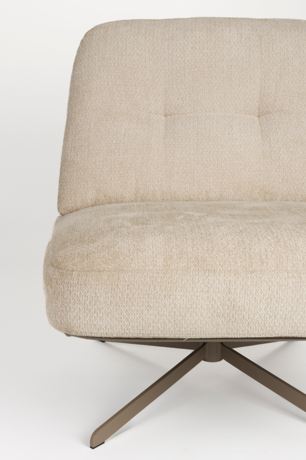 Cream Leather Swivel Lounge Chair | Zuiver Benjamin | OROA.com