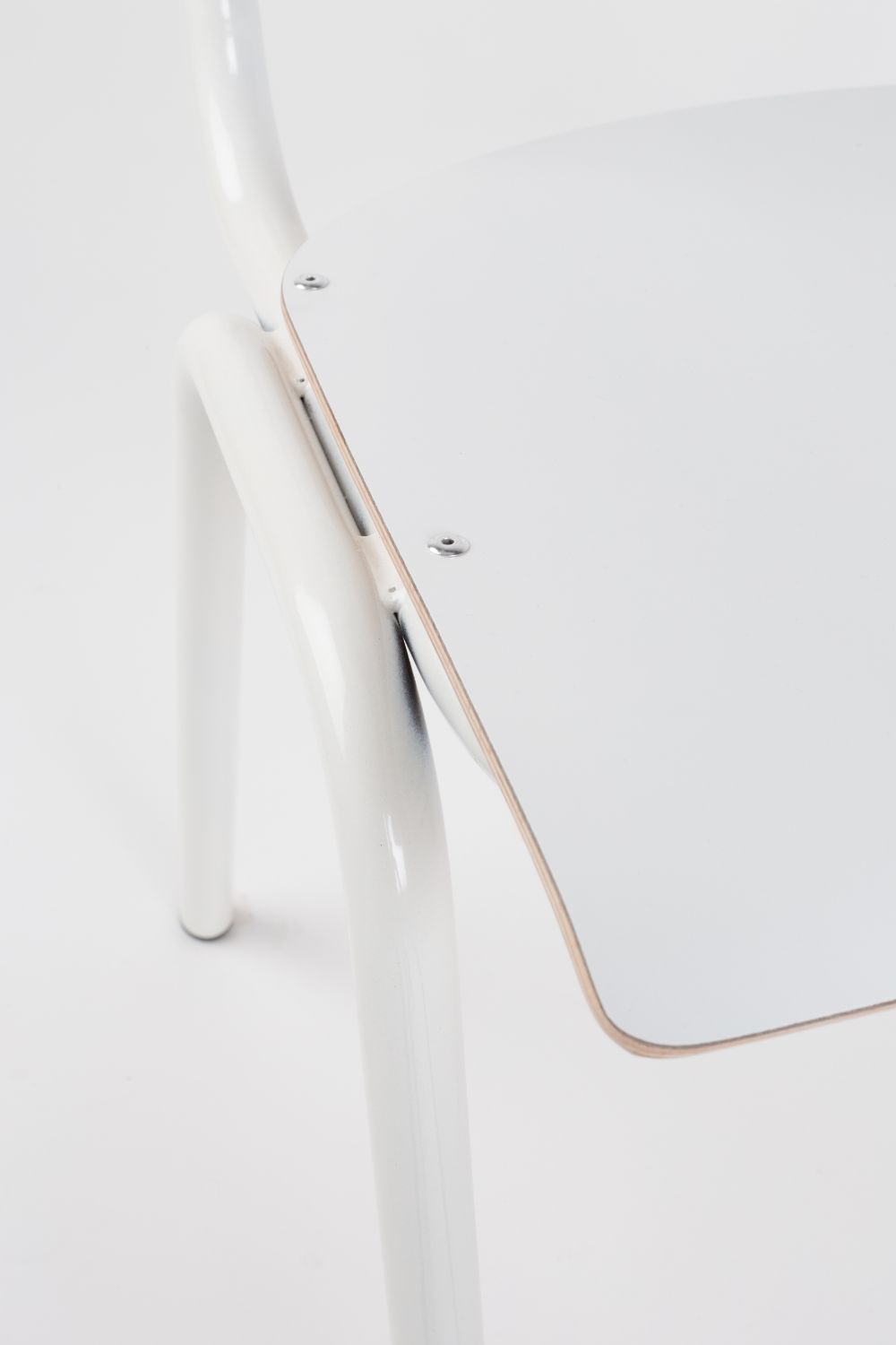 Steel-Framed Stackable Chairs (4) | Zuiver Back To School | Oroa.com