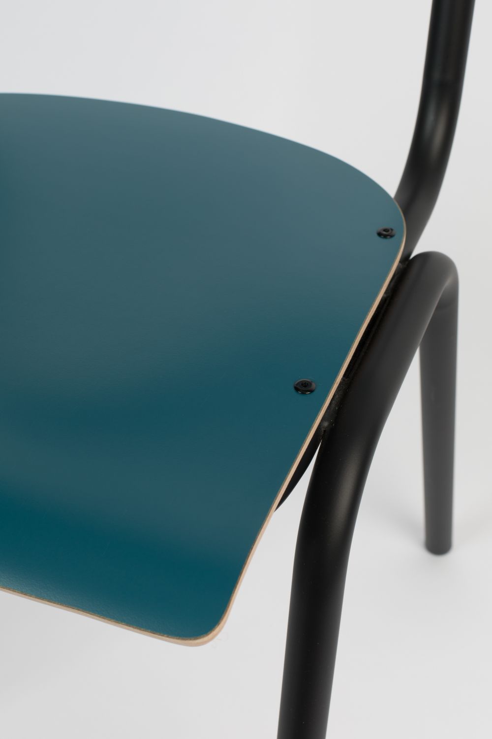 Steel-Framed Stackable Chairs (4) | Zuiver Back To School | Oroa.com