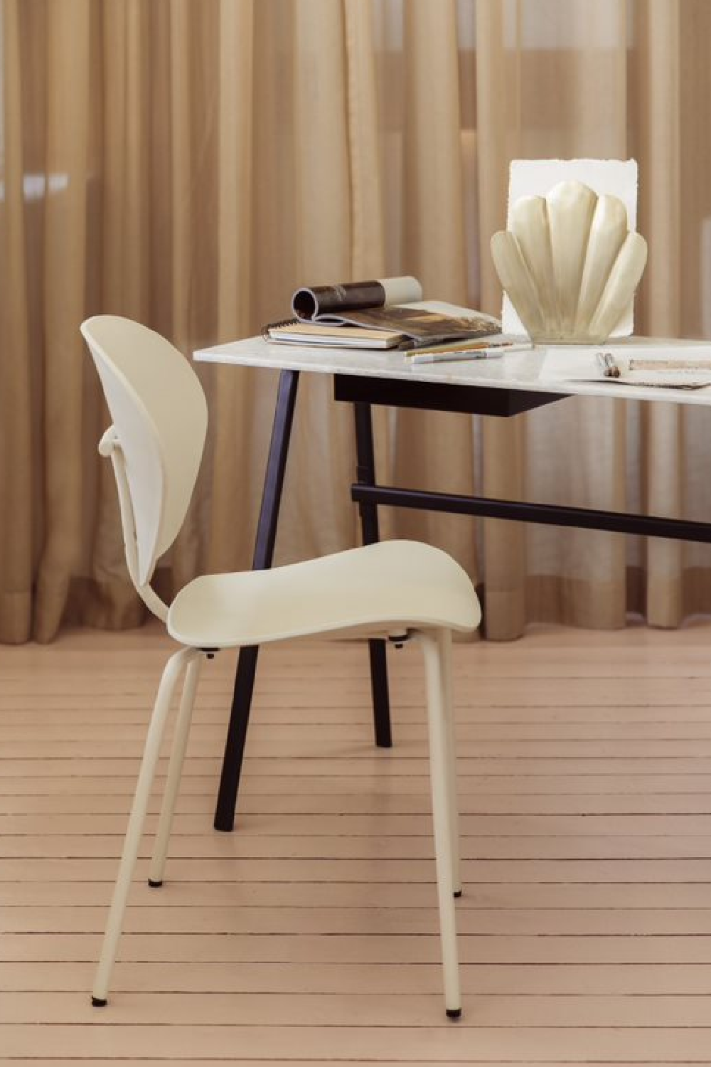 Minimalist Molded Dining Chair (2) | Zuiver The Ocean | OROA.com