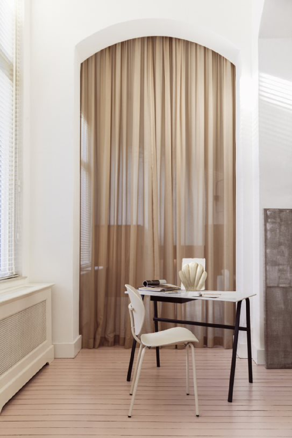 Minimalist Molded Dining Chair (2) | Zuiver The Ocean | OROA.com