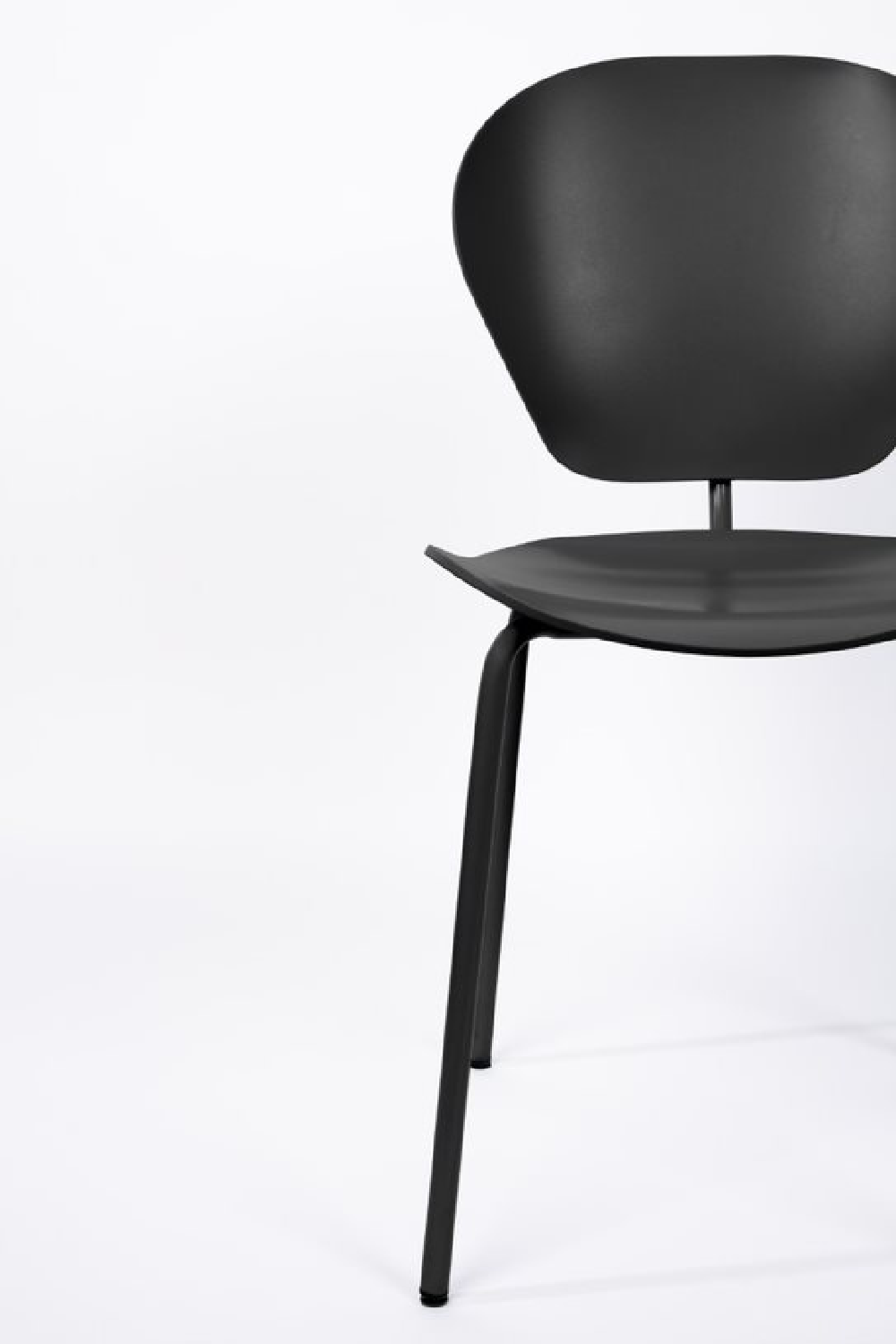 Minimalist Molded Dining Chair (2) | Zuiver The Ocean | OROA.com