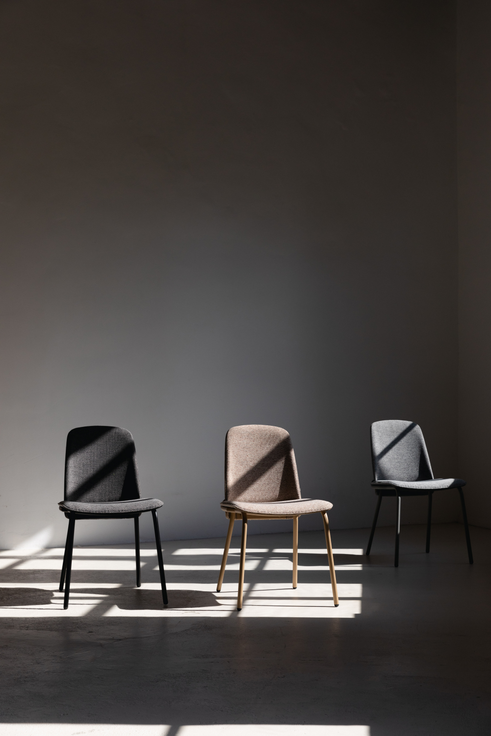 Minimalist Dining Chair (2) | Zuiver Clip | OROA.com